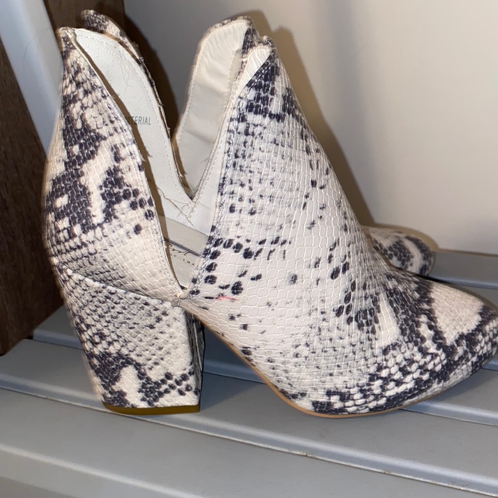 Faux snake skin ankle boots - Picture 1 of 5
